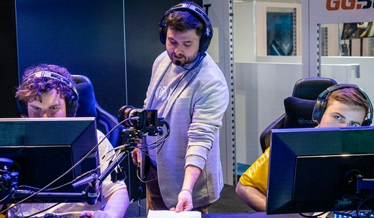 2025英雄联盟第三赛段组内赛热血开战引爆北京亦庄