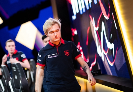 极米科技成功入选国内知名汽车主机厂车载投影定点供应商